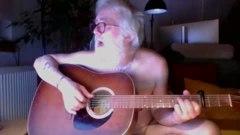 Snapshot of amberr11 chatting on February 9, 2026, 11:53 pm Amberr11 online show from February 9, 2026, 11:53 pm