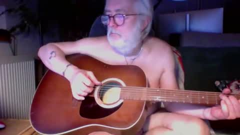 Snapshot of amberr11 chatting on February 10, 2026, 11:42 pm Amberr11 online show from February 10, 2026, 11:42 pm