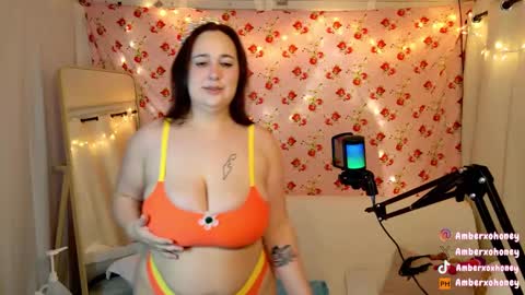 Snapshot of amberxoxhoney chatting on January 5, 2025, 11:01 pm Amber Honey online show from January 5, 2025, 11:01 pm