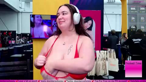 Amber Honey  online show from February 8, 2026, 8:12 pm