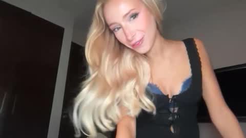 Snapshot of ambrefleur chatting on March 2, 2026, 3:20 am Ambre online show from March 2, 2026, 3:20 am