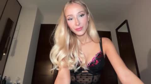 Snapshot of ambrefleur chatting on March 4, 2026, 3:12 am Ambre online show from March 4, 2026, 3:12 am