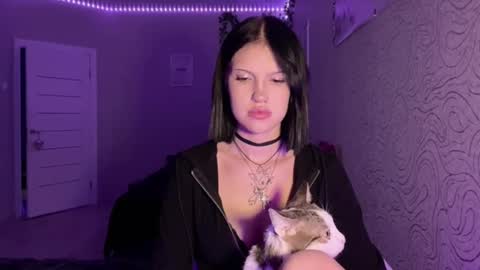 Alica online show from December 15, 2025, 3:27 pm