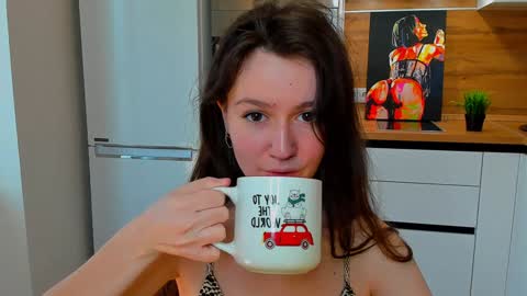 Snapshot of ameli_moon chatting on January 22, 2025, 8:51 am Eileen online show from January 22, 2025, 8:51 am