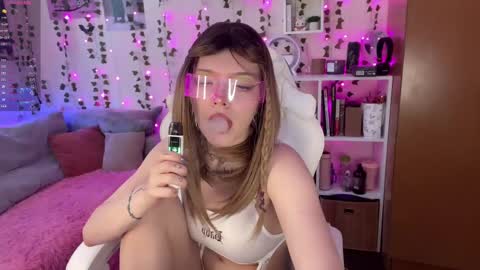 Amelia Aley  online show from February 9, 2025, 9:05 am