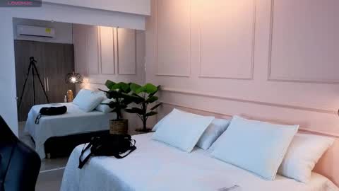 AMELIA online show from December 17, 2025, 12:00 pm