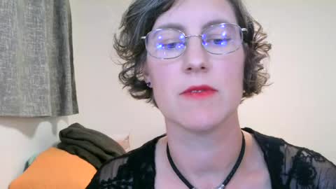 Ameliaishka online show from June 12, 2026, 4:44 am