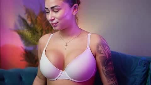 Snapshot of ameliajupiter chatting on November 9, 2025, 9:35 pm Amelia online show from November 9, 2025, 9:35 pm