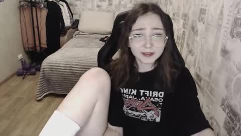 Snapshot of ameliakamishiro chatting on December 4, 2024, 3:21 pm Amelia online show from December 4, 2024, 3:21 pm