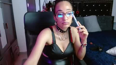 amelie__martinez online show from November 17, 2025, 1:22 am