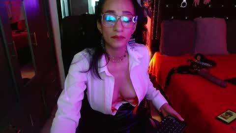 amelie__martinez online show from December 2, 2025, 12:43 pm