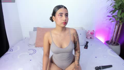 Amelie  online show from January 14, 2025, 11:58 pm