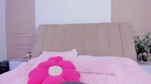 Amelia online show from April 19, 2026, 9:39 pm