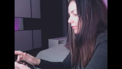 amelinamersi online show from November 8, 2025, 7:12 pm