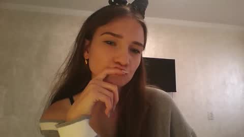 Julia  online show from September 22, 2025, 9:22 am