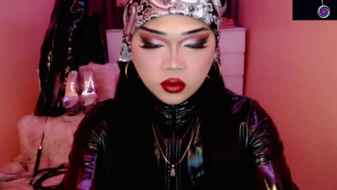 Snapshot of amiadoll chatting on May 6, 2026, 6:02 pm Queen Mireska online show from May 6, 2026, 6:02 pm