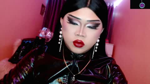 Snapshot of amiadoll chatting on June 1, 2026, 12:51 pm Queen Mireska online show from June 1, 2026, 12:51 pm