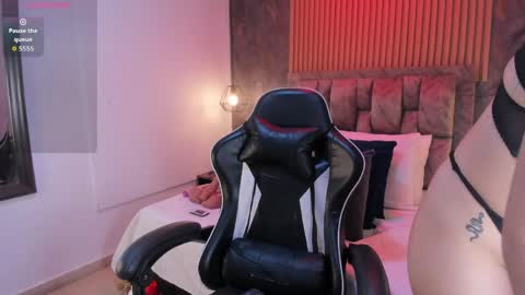 Snapshot of amiee_kovva chatting on April 19, 2026, 2:27 pm Amiee online show from April 19, 2026, 2:27 pm