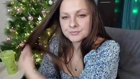 Mila online show from December 22, 2024, 11:44 am