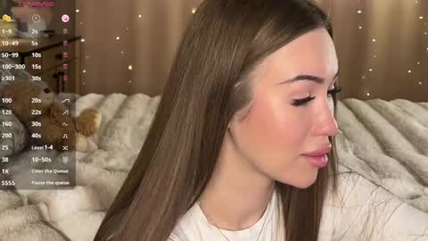 Amelia online show from April 21, 2026, 10:10 am