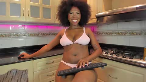 Snapshot of amirajones chatting on May 30, 2026, 8:17 pm amirajones online show from May 30, 2026, 8:17 pm
