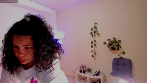 Amelya online show from October 13, 2025, 7:25 pm