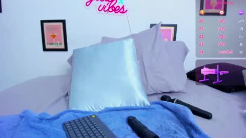 Snapshot of ammy_v chatting on December 7, 2024, 3:52 pm Lu online show from December 7, 2024, 3:52 pm