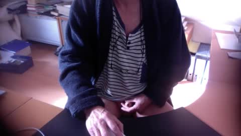 Amor2200 online show from November 2, 2025, 10:28 am