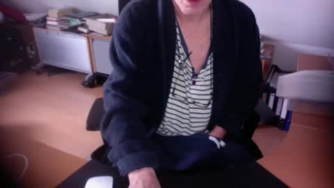 Amor2200 online show from November 30, 2025, 12:20 pm