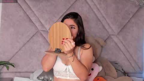 amora online show from April 15, 2026, 2:02 pm