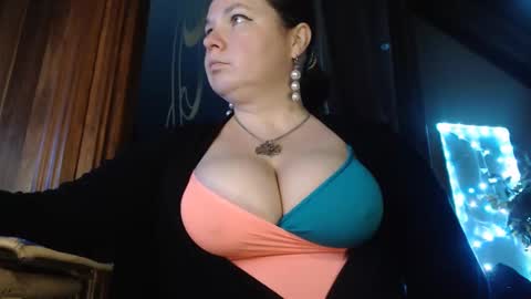 Snapshot of amorelara chatting on December 5, 2024, 4:23 pm amorelara online show from December 5, 2024, 4:23 pm