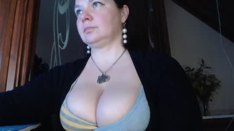 Snapshot of amorelara chatting on January 31, 2025, 2:28 pm amorelara online show from January 31, 2025, 2:28 pm