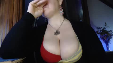 Snapshot of amorelara chatting on February 8, 2025, 6:01 pm amorelara online show from February 8, 2025, 6:01 pm