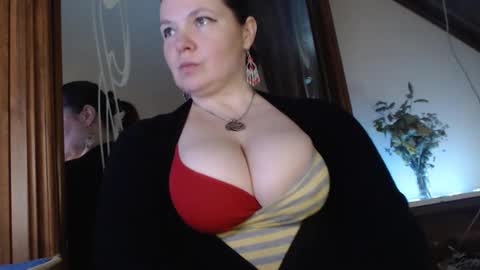 Snapshot of amorelara chatting on February 14, 2025, 11:42 am amorelara online show from February 14, 2025, 11:42 am