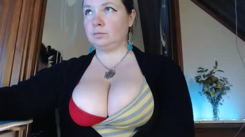 Snapshot of amorelara chatting on February 26, 2025, 12:36 pm amorelara online show from February 26, 2025, 12:36 pm