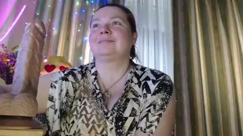 amorelara online show from June 10, 2026, 8:24 am
