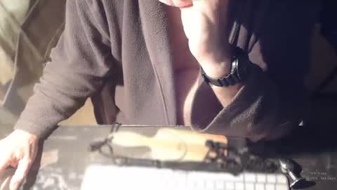 amslave4f online show from September 28, 2025, 7:47 am