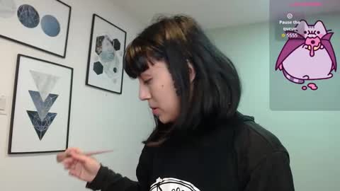 Amy 3 online show from November 28, 2025, 4:37 am