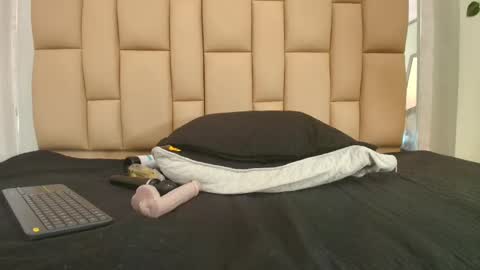 amy__wats0n online show from February 4, 2025, 7:33 pm