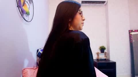 amy__wats0n online show from October 3, 2025, 7:11 pm