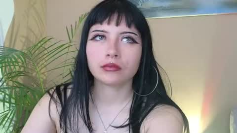 amy_bat online show from June 10, 2026, 2:38 pm