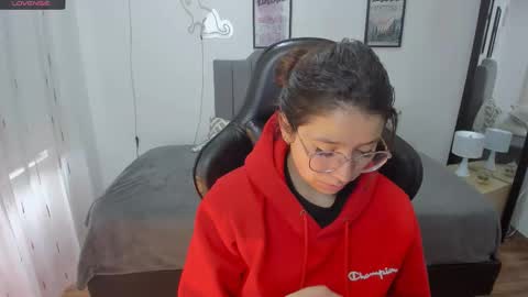 Amy sophia 3 online show from November 3, 2025, 1:34 pm