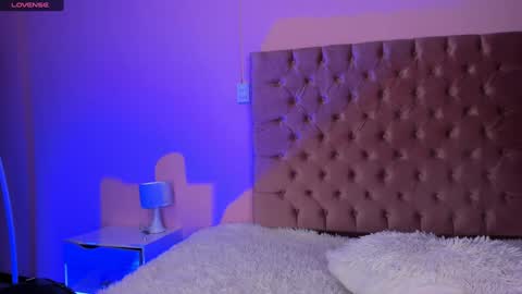 Amy ... Nice to meet u   thumb up me please its important online show from February 5, 2025, 4:06 am