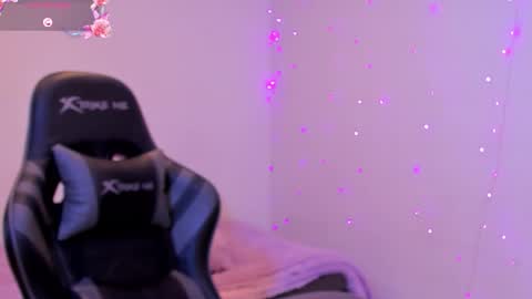 Amy online show from November 6, 2025, 7:59 pm