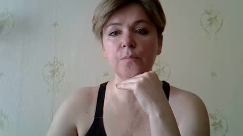 amyvalentine1 online show from April 1, 2026, 7:53 am