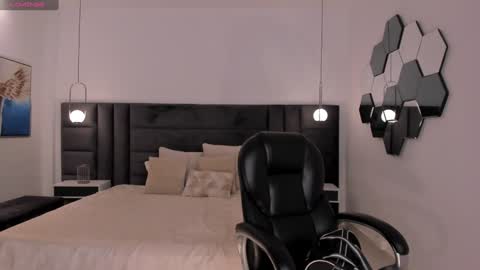 AMY WALKER online show from February 2, 2025, 10:13 am