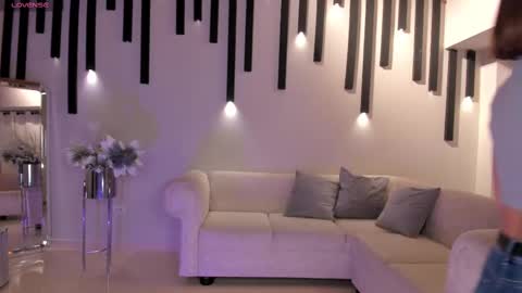 AMY WALKER online show from February 18, 2025, 9:54 am