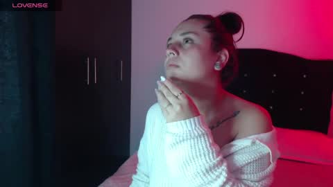 ana_arms_ online show from April 3, 2026, 1:09 pm