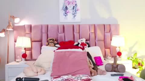 anaa_bellaa online show from May 19, 2026, 12:11 pm
