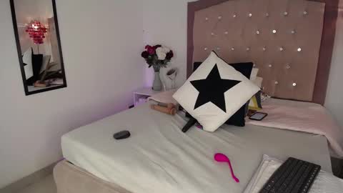 Ana Moon  online show from February 6, 2025, 5:25 am